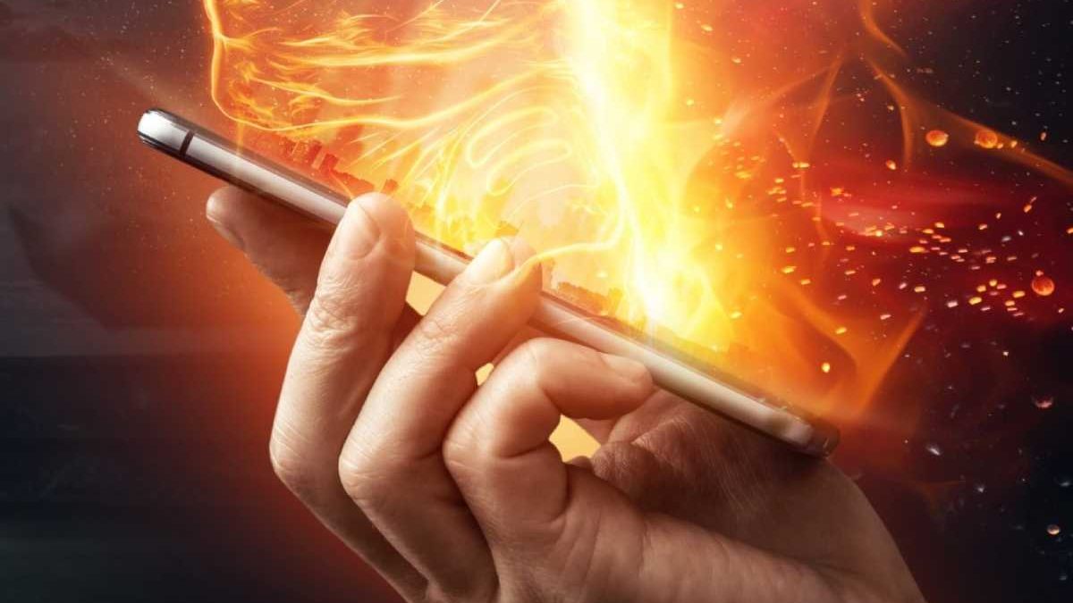 Smartphone Heating: Is It Dangerous and How It Happens?
